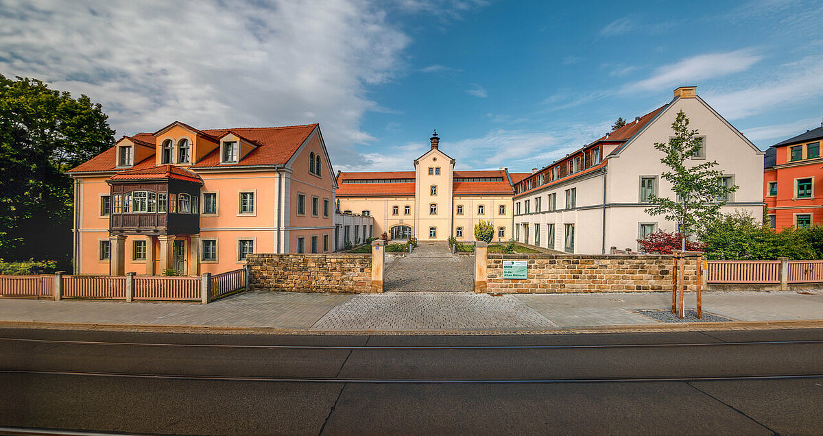 Frontalansicht der Senioren-Residenz "In der Alten Mälzerei" in Dresden