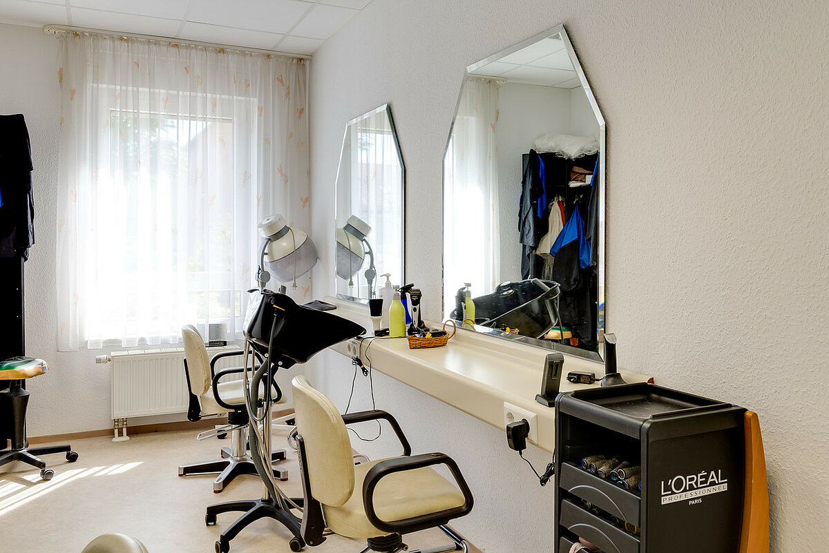 Friseur in der Alloheim Senioren-Residenz Wertheim