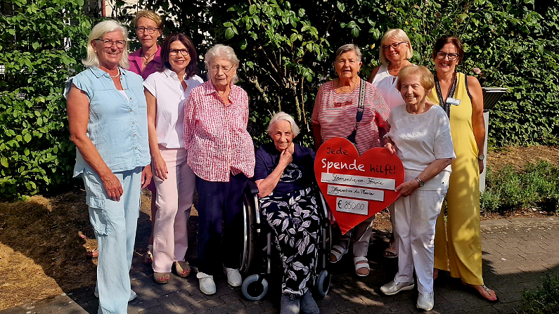 Übergabe des Spendenschecks