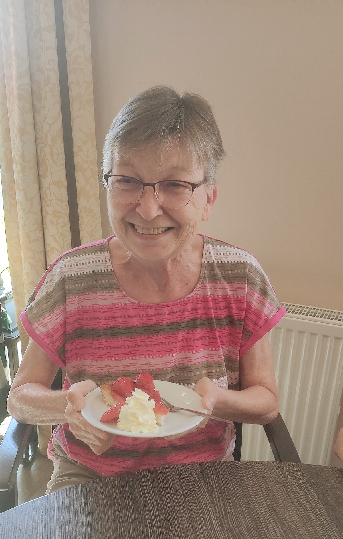 Erdbeerfest in der Senioren-Residenz Taunusblick - Senioren-Residenz ... Erdbeerfest in der Senioren-Residenz Taunusblick - Senioren-Residenz ...