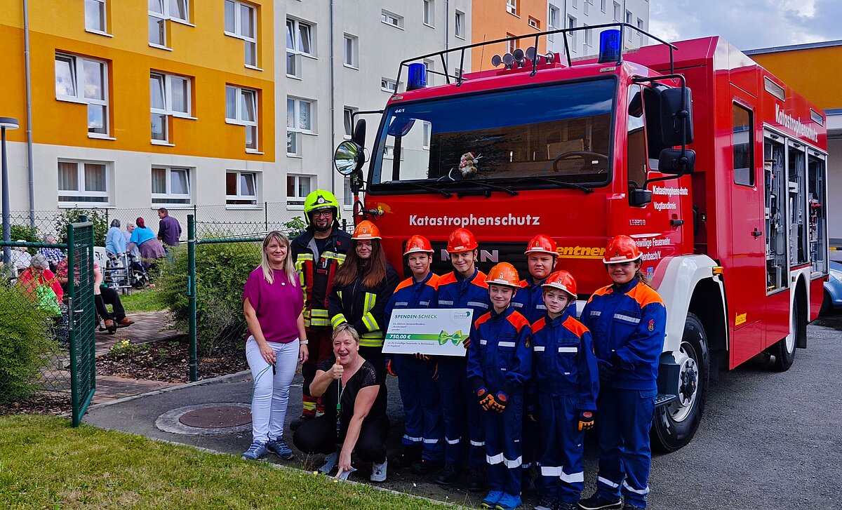 Spendenübergabe an die Jugendfeuerwehr Reichenbach