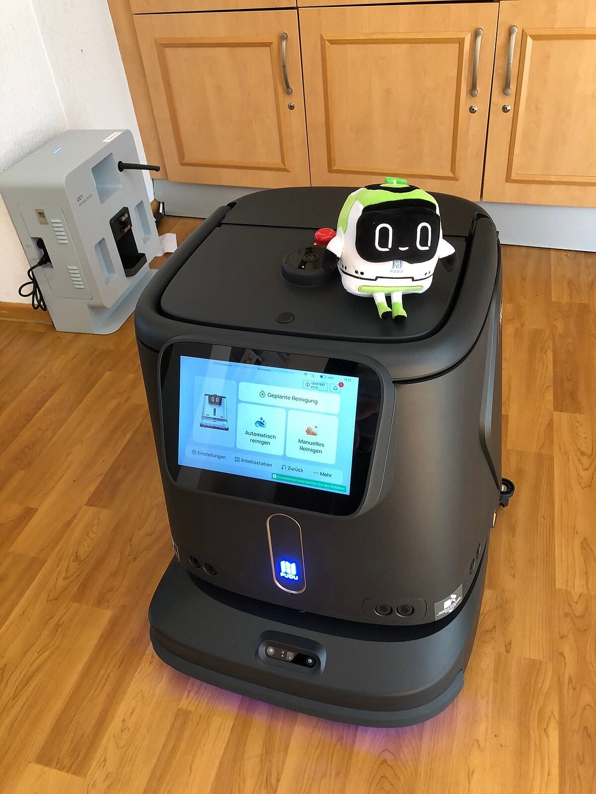 Reinigungsroboter ist unserer neuer Mitarbeiter