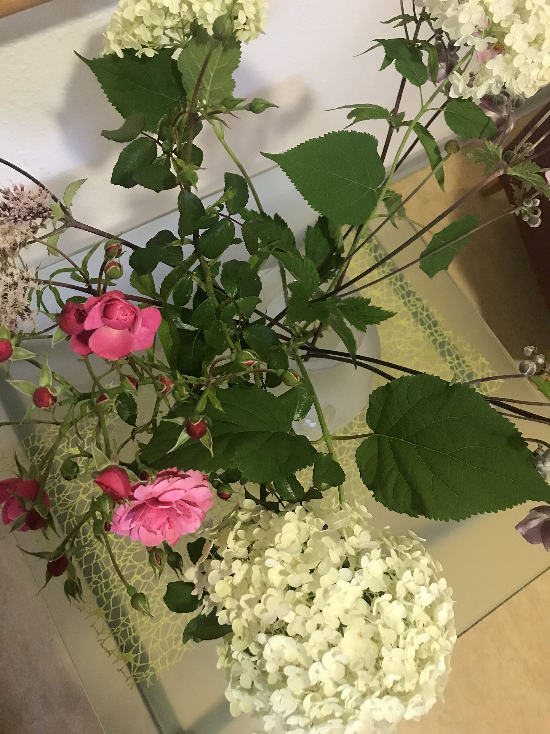 Blumen als Dekoration beim Geburtstagscafe im Pflegezentrum Am Westfalentor in Dortmund