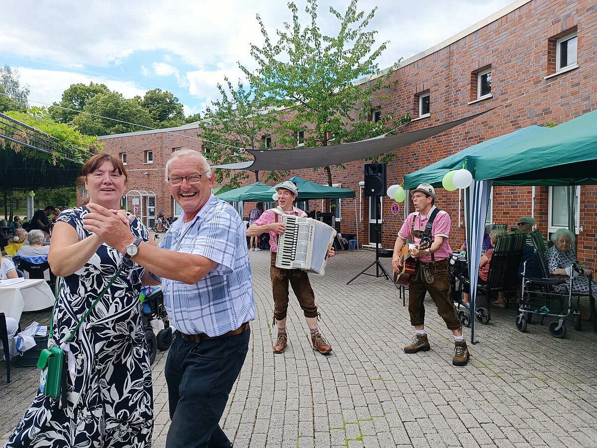 sommerfest seniorenzentrum volksgarten