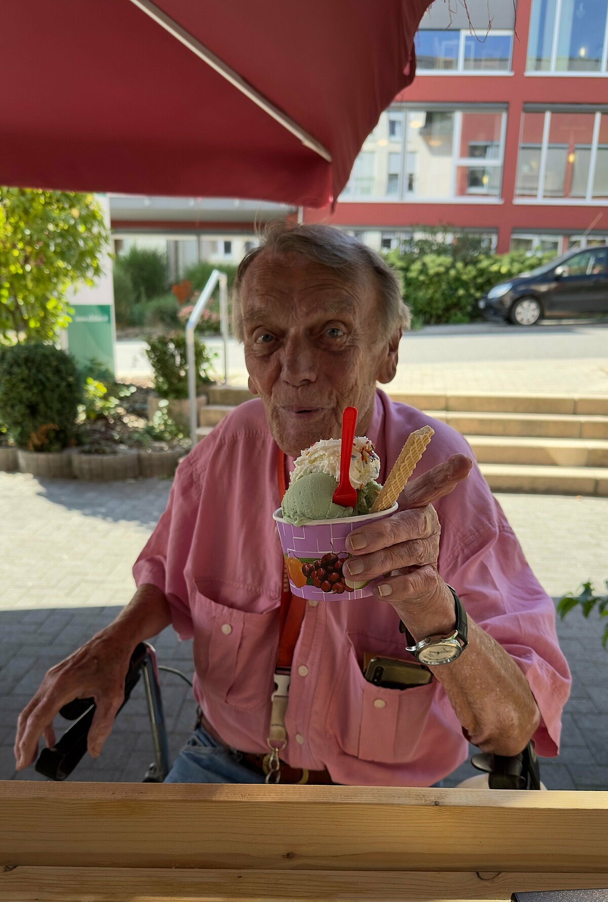 Bewohner mit Eis