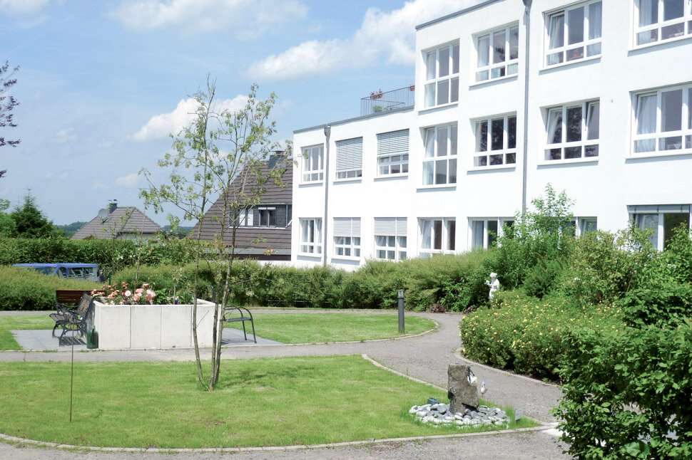 Grünanlage der Senioren-Residenz "AGO Herkenrath" in Bergisch Gladbach