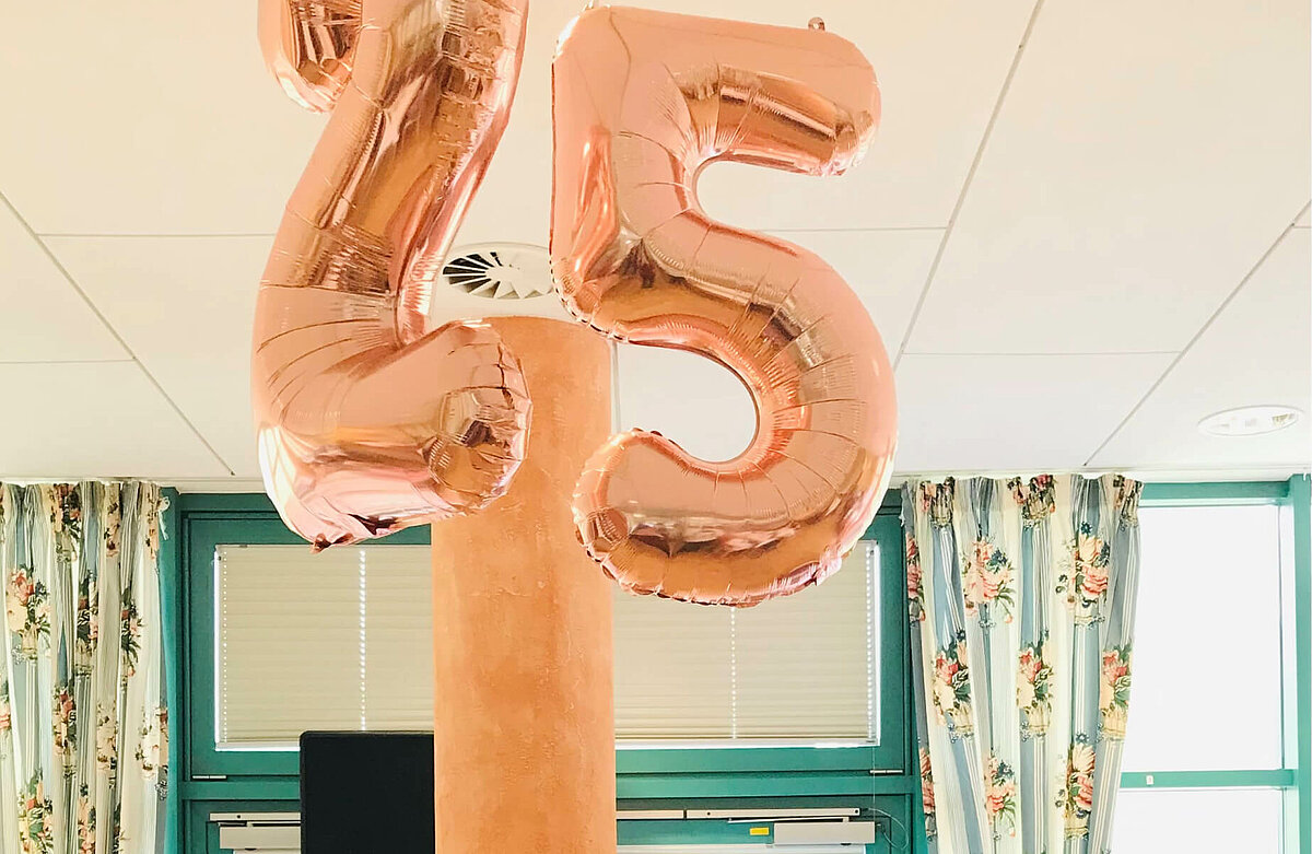 Luftballons zum 25-jährigen Jubiläum des Seniorenheims "Waldersee"