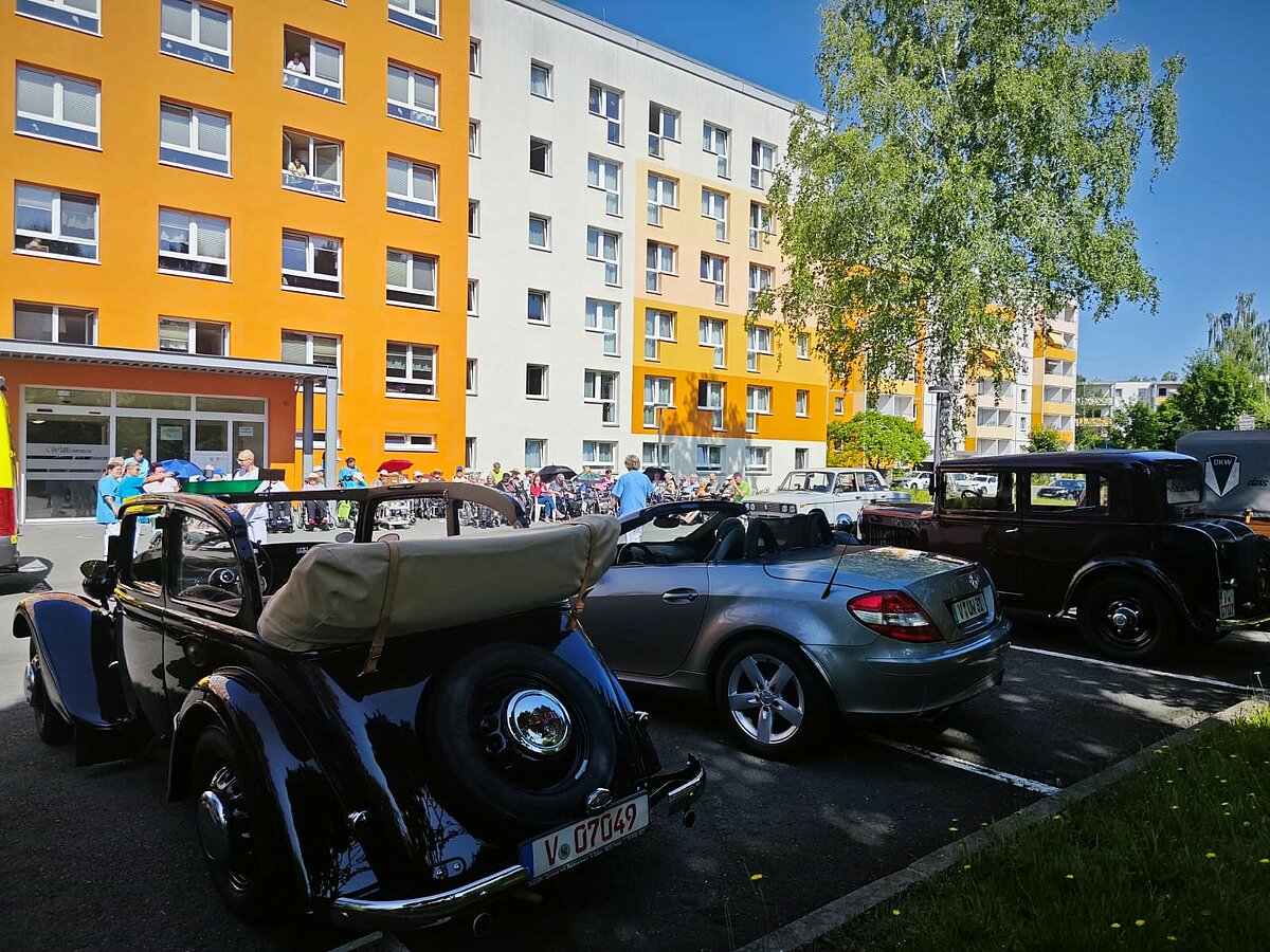 Oldtimer vor der Residenz