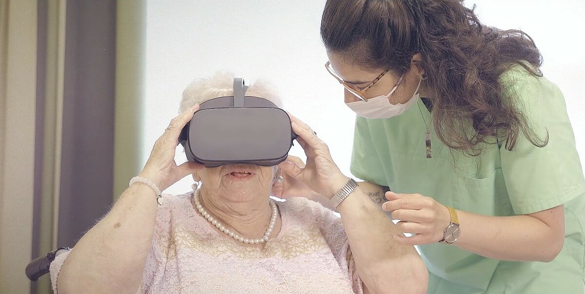 VR-Brille von Magic Horizons eingesetzt in den Alloheim Senioren-Residenzen