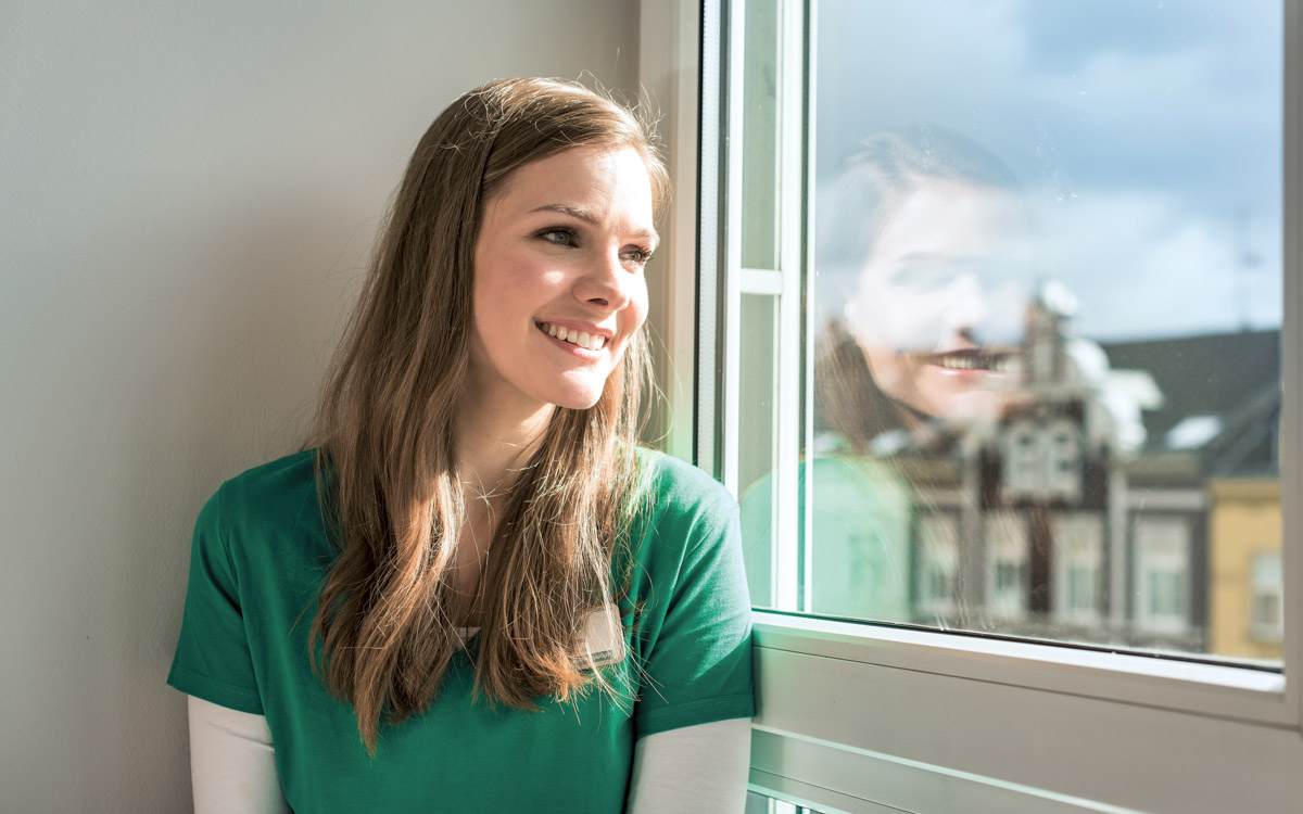 Portrait einer Mitarbeiterin in der Pflege bei Alloheim