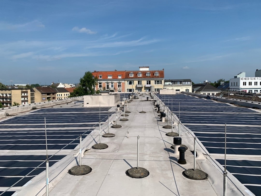 Photovoltaik-Anlage auf dem Dach des Elisabeth Alten- und Pflegeheims in Hamburg