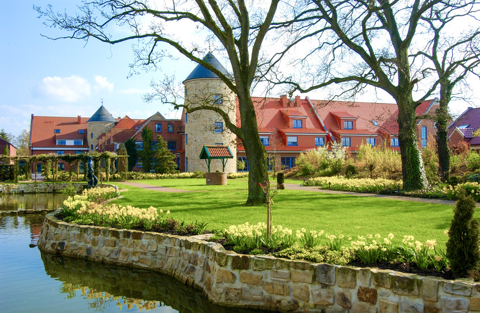 Alloheim Senioren-Residenz Knoop's Huus in Aurich mit Garten und Teich