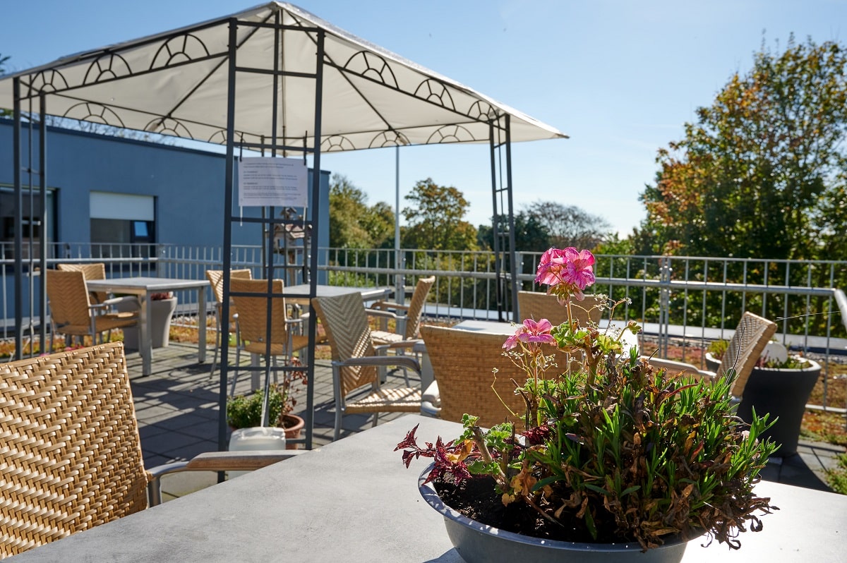 Bredstedt Terrasse für Besucher und Bewohner des Pflegeheims
