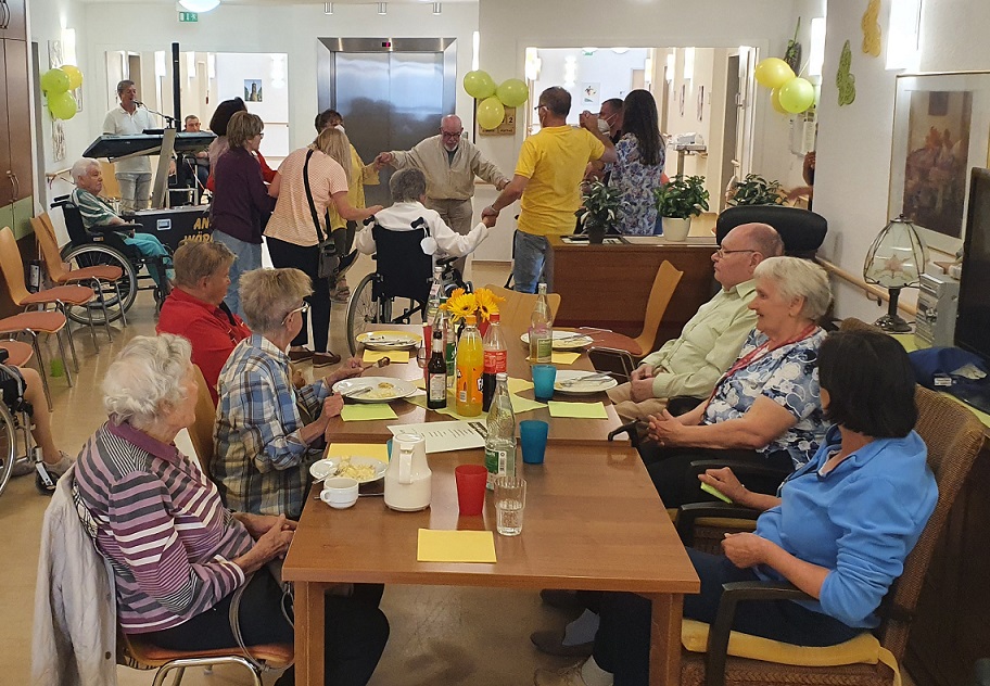 Sommer-Party im Seniorenzentrum "Im Kaiserviertel" in Dortmund