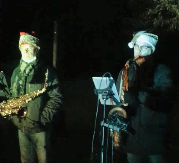 Adventskonzert mit Saxophon vor dem Seniorenheim "Am Volksgarten" in Dortmund