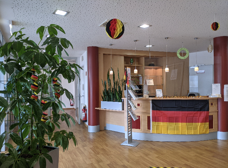 Dekoration zur Fußball-EM im Pflegezentrum Am Westfalentor in Dortmund