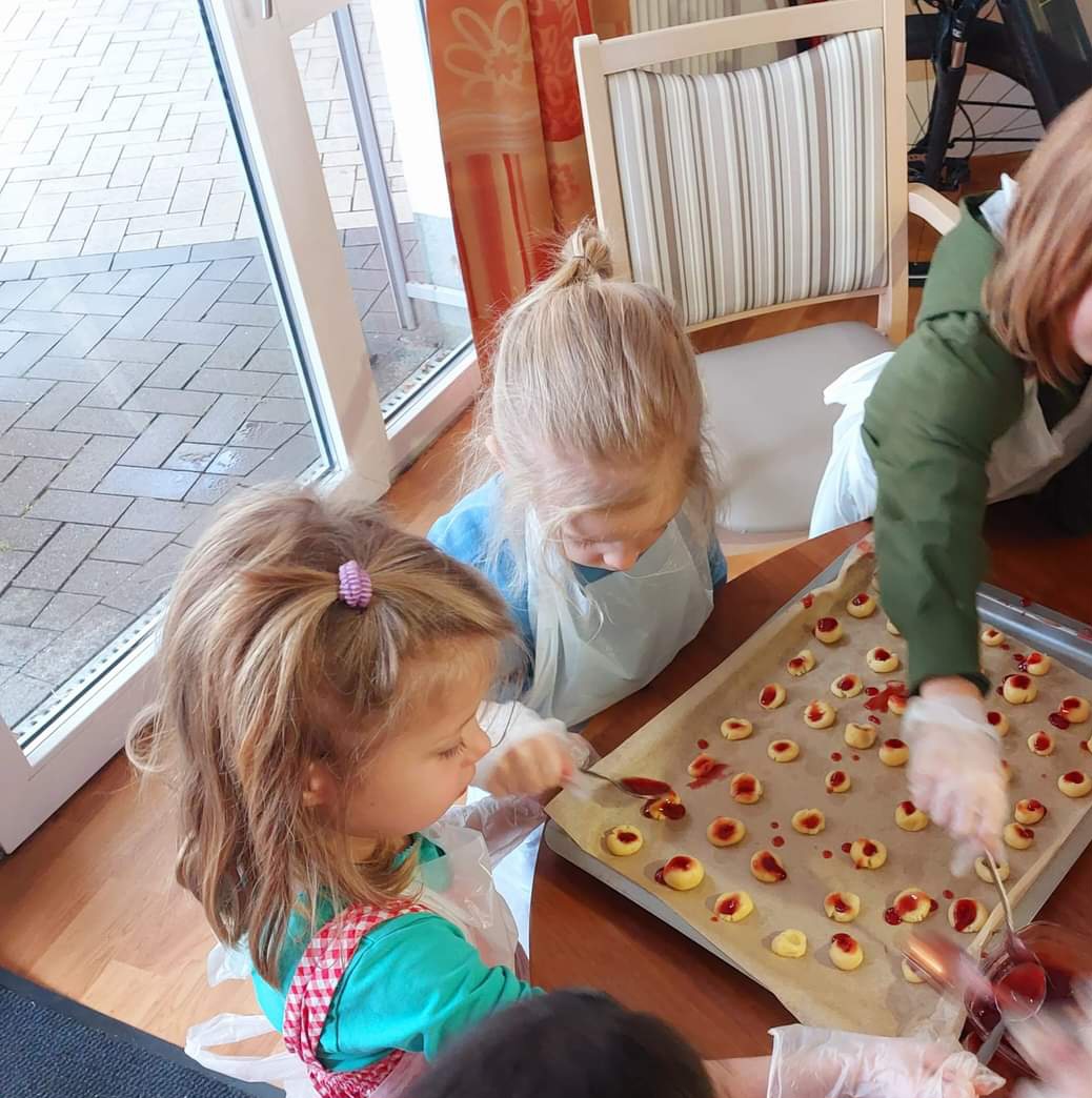 Weihnachtsplätzchenbacken mit Kita Kindern 