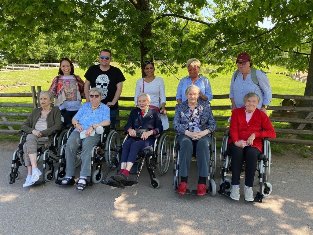 Gruppenfoto der Besucher im Südpark Düsseldorf