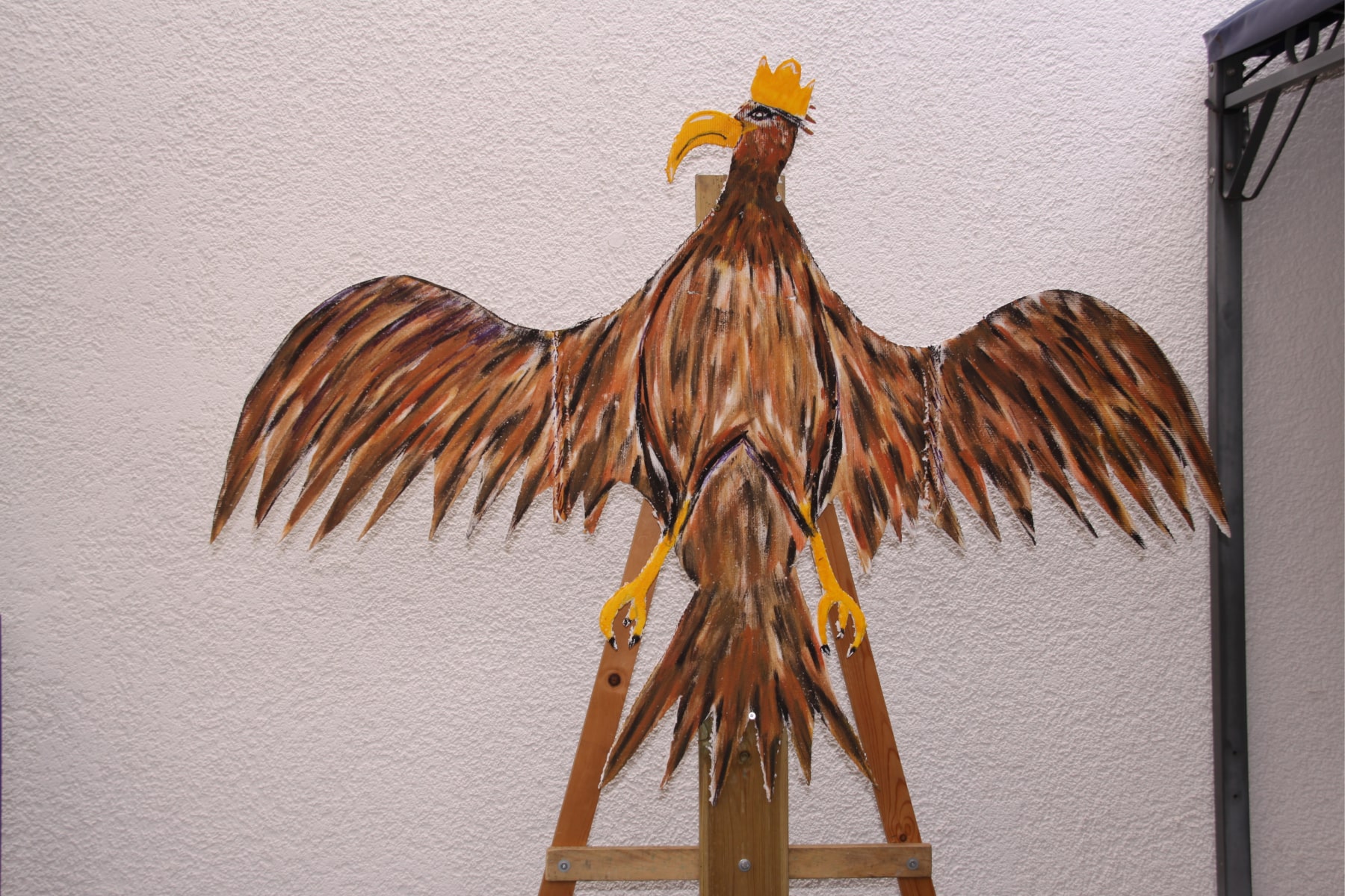 Styropor-Vogel beim Schützenfest im Seniorenheim Lindenhof in Meschede