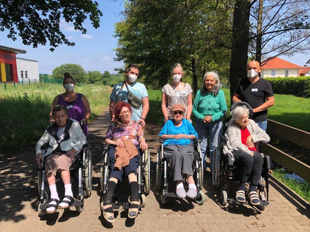 Spaziergang mit den Bewohnern des Seniorenzentrums AGO Rosbach 