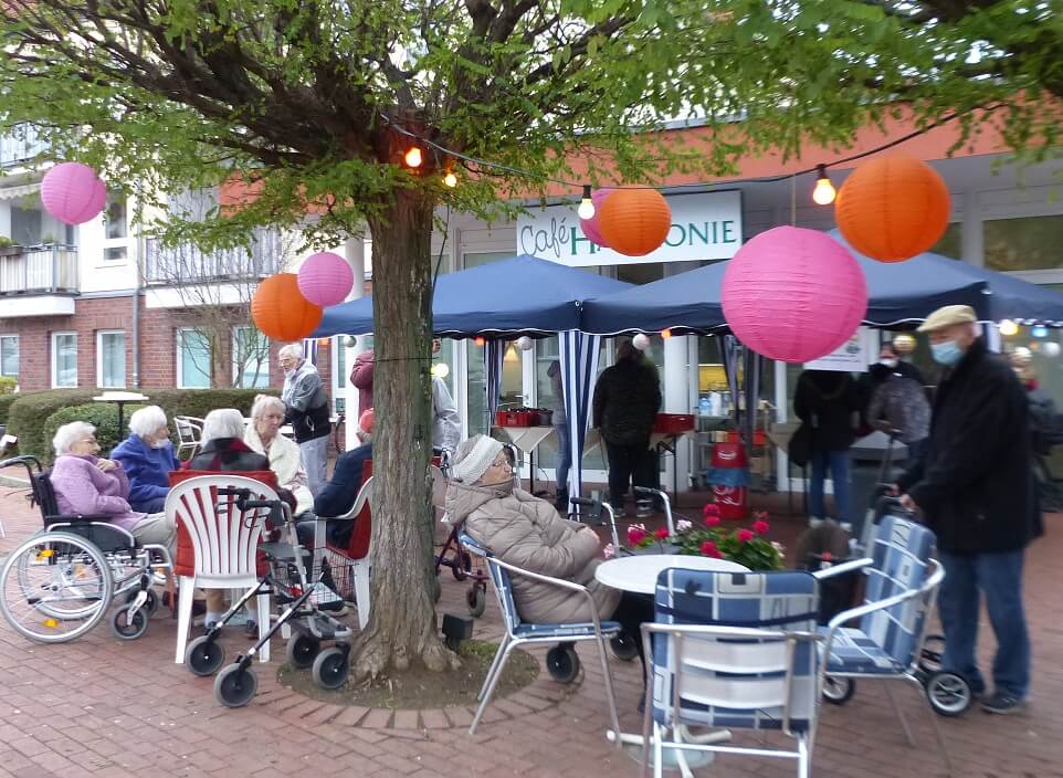 Martinsmarkt vor dem Pflegeheim "Am Lindenberg" in Salzgitter-Thiede