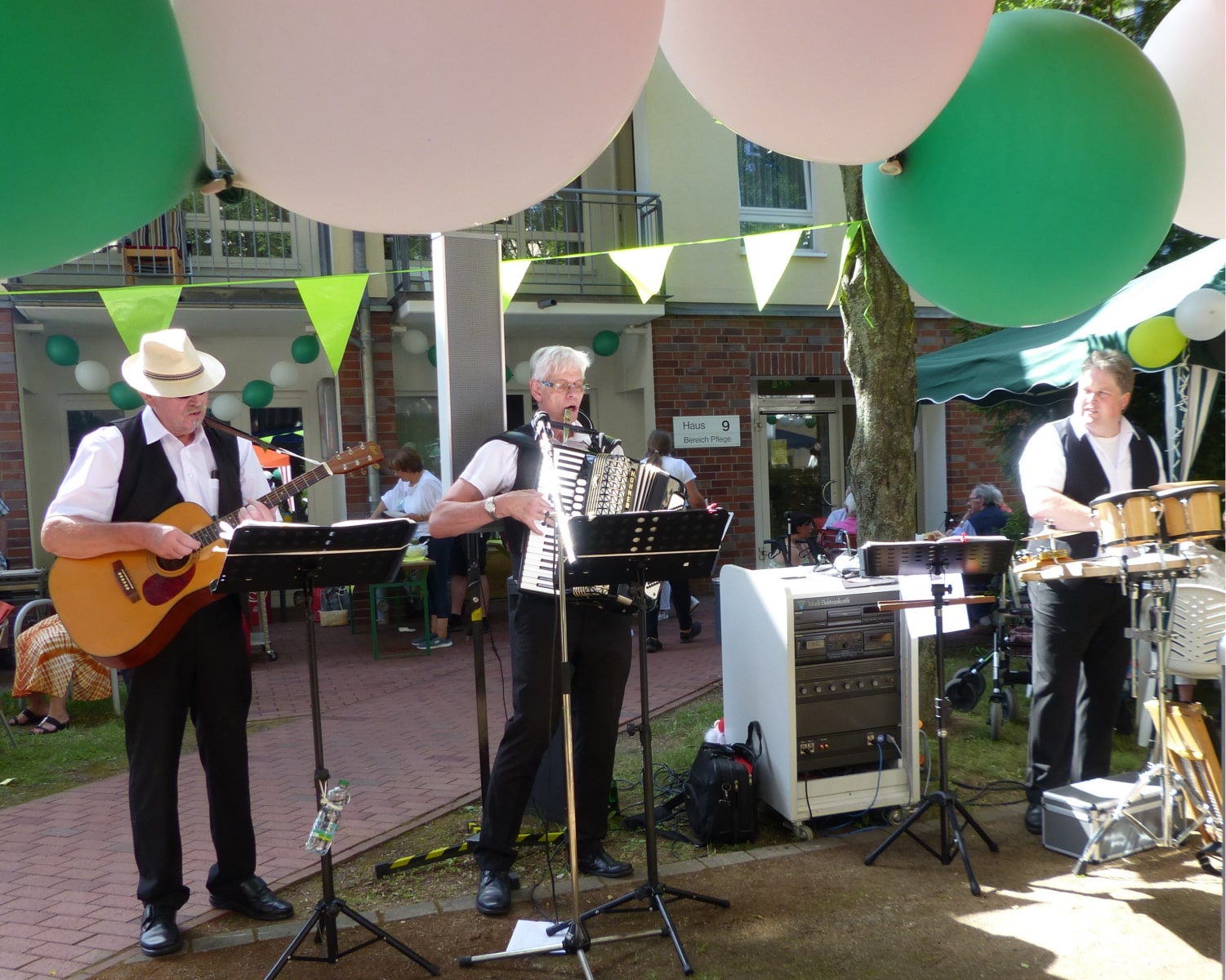 Konzert beim Sommerfest des Seniorenheims Am Lindenberg in Salzgitter-Thiede