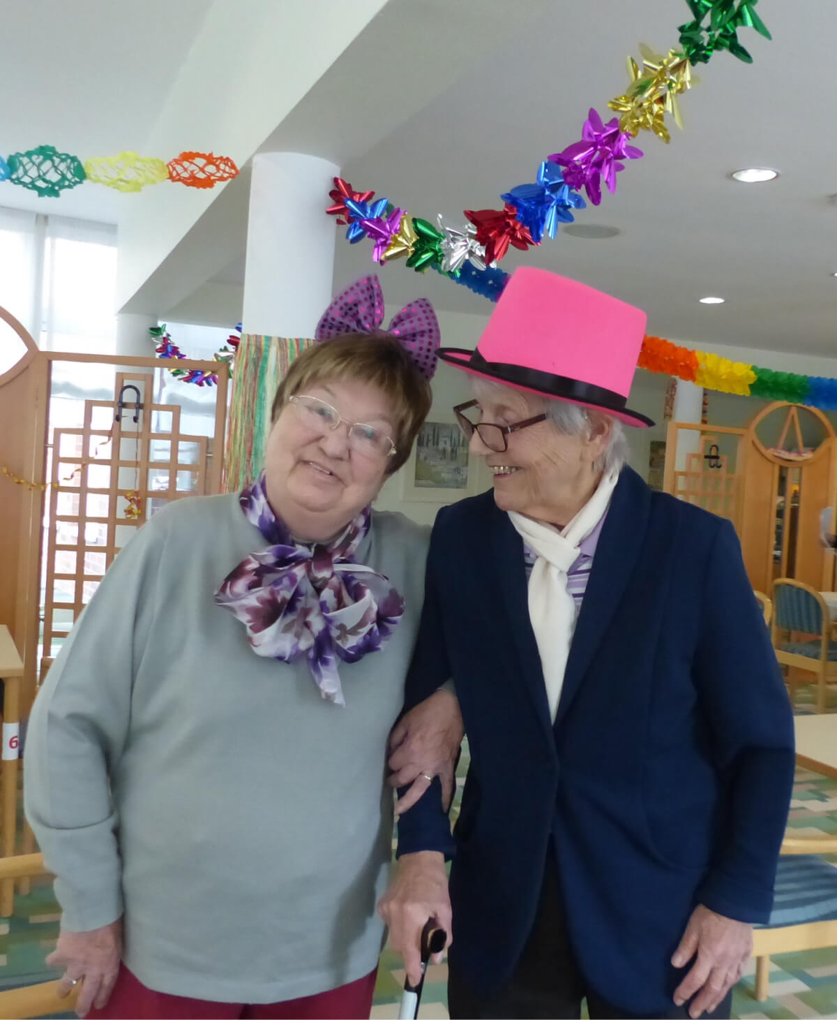 Bewohnerinnen des Seniorenheims in Salzgitter-Thiede verkleidet bei Faschingsfeier