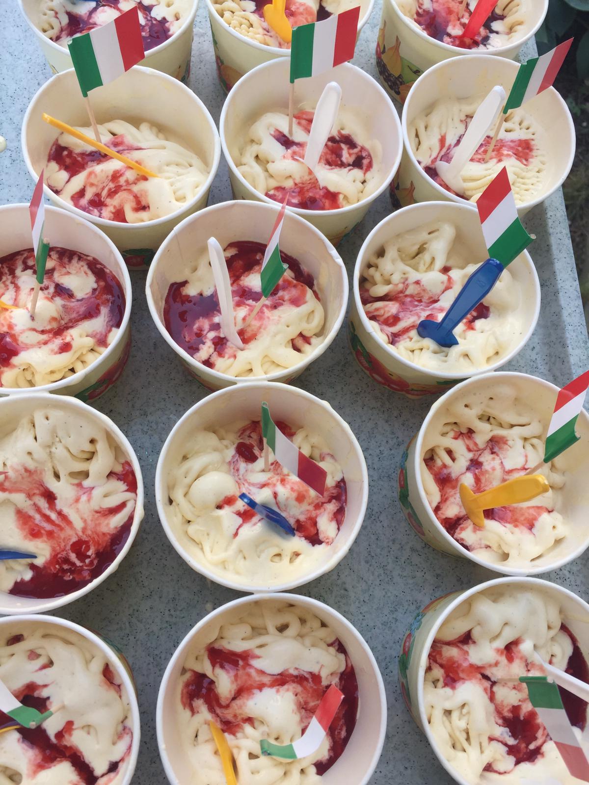 Spaghetti-Eis bei der italienischen Woche - Dolomiten im Seniorenzentrum AGO Trier 