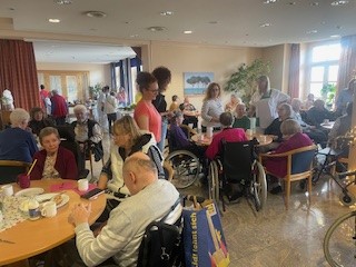 Frühlingsmarkt restaurANT VOLL