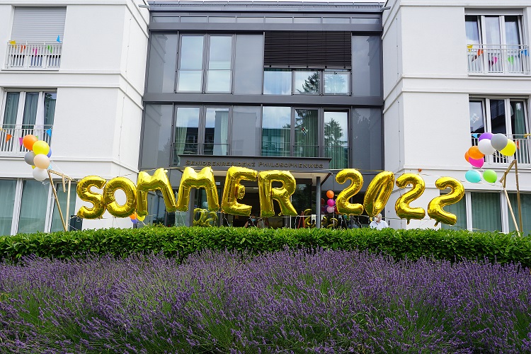 Luftballons "Sommer 2022" beim Sommerfest der Senioren-Residenz "Philosophenweg", Wetzlar