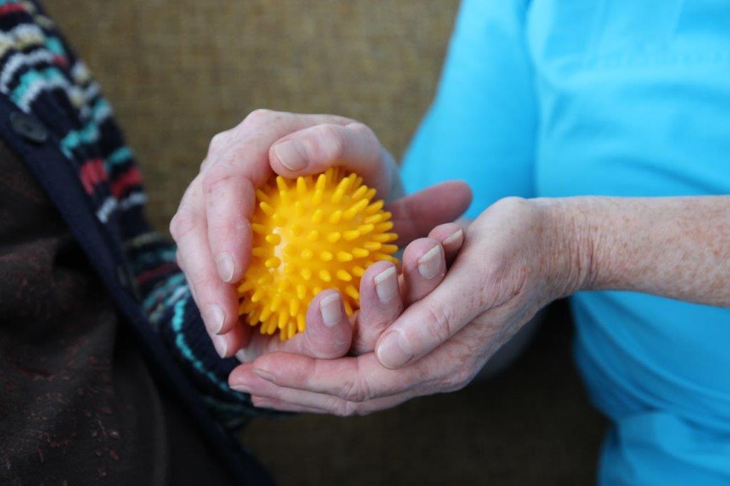 Stressball in der Tagespflege Cura Sana in Blankenrath