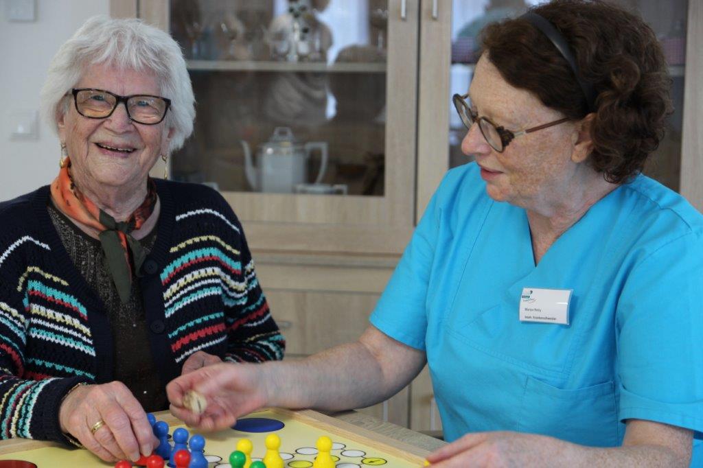 Spiele spielen in der Tagespflege Cura Sana in Blankenrath