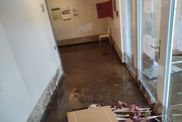 Hochwasser im Flur des Itertal Seniorenheims in Stolberg Mitte
