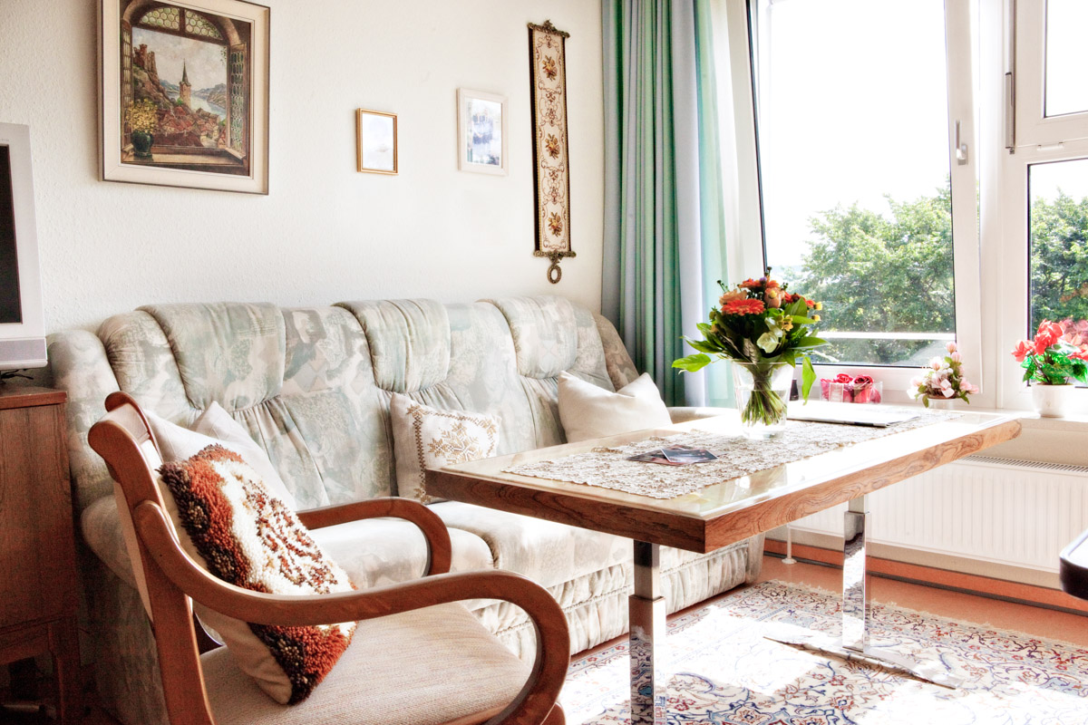 Individuell eingerichtetes Zimmer sorgt für Wohnqualität in den Alloheim Senioren-Residenzen